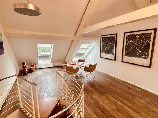 Exklusive Etage in denkmalgeschützter Villa in Köln Marienburg — Bild 3