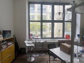 Zwei Arbeitsplätze in heller Kreativagentur in Berlin Mitte / Prenzlauer Berg zu vermieten