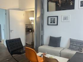 Zwei Arbeitsplätze in heller Kreativagentur in Berlin Mitte / Prenzlauer Berg zu vermieten