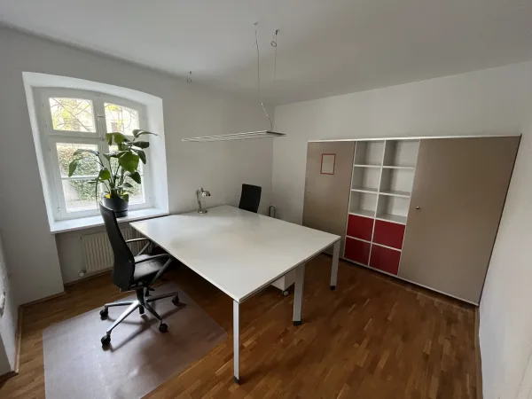 Abschließbares Büro in München (Altstadt-Lehel) – Möblierte Büroräume in charmantem Altbau in München-Lehel — Bild 1