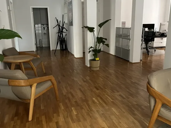 Abschließbares Büro in München (Altstadt-Lehel) – Möblierte Büroräume in charmantem Altbau in München-Lehel — Bild 7