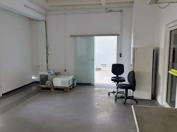 Abschließbares Büro in Nürnberg (Südliche Außenstadt) – Helle Büroräume & Labore in Bürogemeinschaft in Nürnberg-Südliche — Bild 2