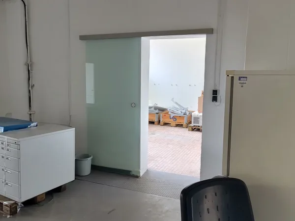 Abschließbares Büro in Nürnberg (Südliche Außenstadt) – Helle Büroräume & Labore in Bürogemeinschaft in Nürnberg-Südliche — Bild 3