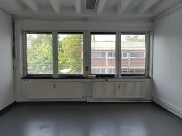 Abschließbares Büro in Nürnberg (Südliche Außenstadt) – Helle Büroräume & Labore in Bürogemeinschaft in Nürnberg-Südliche — Bild 5