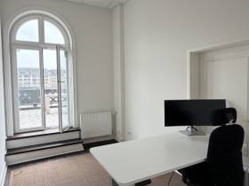 Untermiete helles Büro mit eigener Terrasse und Rathaus-Blick