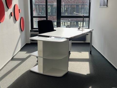 Modernes, helles Büro in sympathischer Bürogemeinschaft — Bild 2