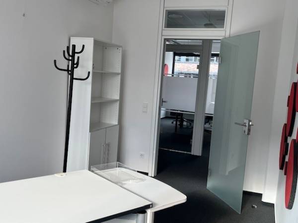 Modernes, helles Büro in sympathischer Bürogemeinschaft — Bild 4