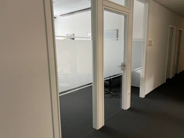 Modernes, helles Büro in sympathischer Bürogemeinschaft — Bild 6