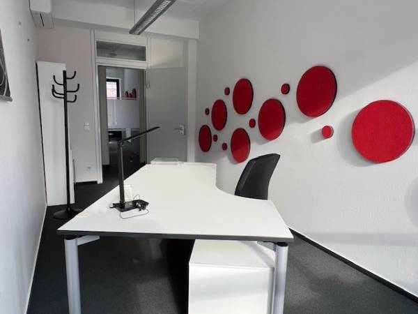 Modernes, helles Büro in sympathischer Bürogemeinschaft — Bild 1