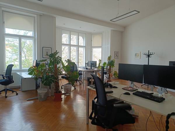 Helles, schönes Altbaubüro in guter Lage — Bild 1