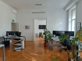 Helles, schönes Altbaubüro in guter Lage