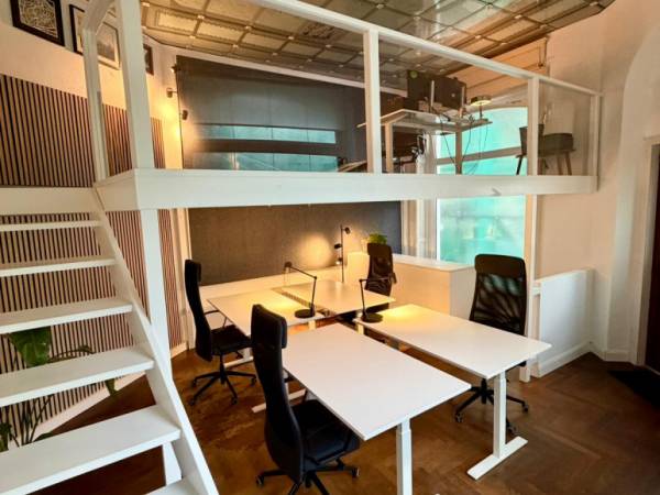 Ruhige Bürogemeinschaft im Altbau in Wiesbaden-Mitte — Bild 1