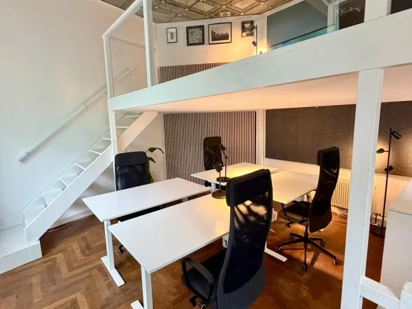 Schreibtischplatz in Wiesbaden (Westend) – Ruhige Bürogemeinschaft im schönen Altbau in Wiesbaden-Westend — Bild 4
