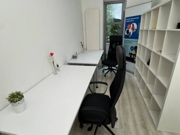 Abschließbares Büro in Berlin (Moabit) – Helle, möblierte Büroräume in ruhiger Bürogemeinschaft in — Bild 1