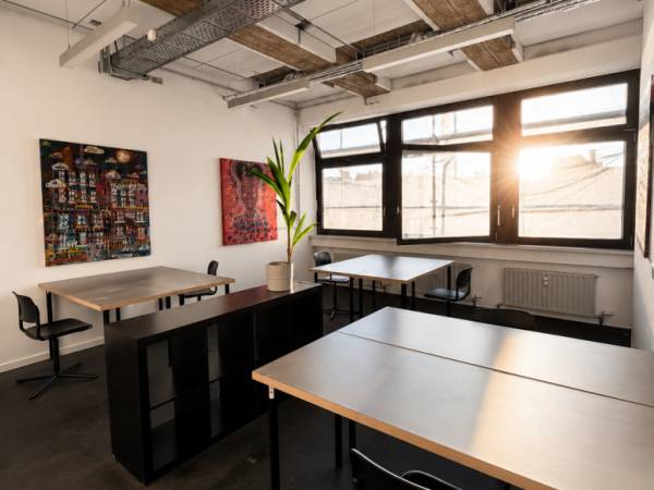 Schreibtischplatz in Berlin (Kreuzberg) – Kreative Bürogemeinschaft mit Industriecharme in Berlin-Kreuzberg — Bild 3