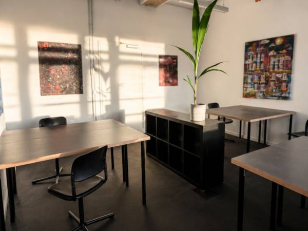 Schreibtischplatz in Berlin (Kreuzberg) – Kreative Bürogemeinschaft mit Industriecharme in Berlin-Kreuzberg — Bild 2