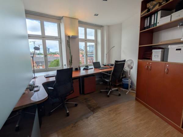 Kreative Bürogemeinschaft mit Elbphilharmonie-Blick in Hamburg — Bild 3
