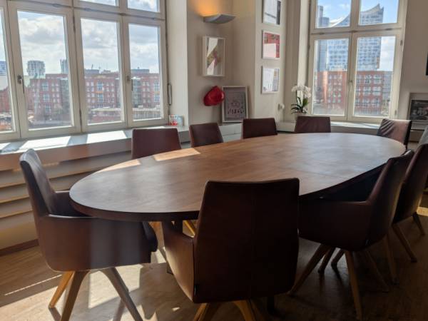 Kreative Bürogemeinschaft mit Elbphilharmonie-Blick in Hamburg — Bild 4