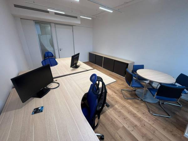 Helle und moderne Bürogemeinschaft in München-Moosach — Bild 2
