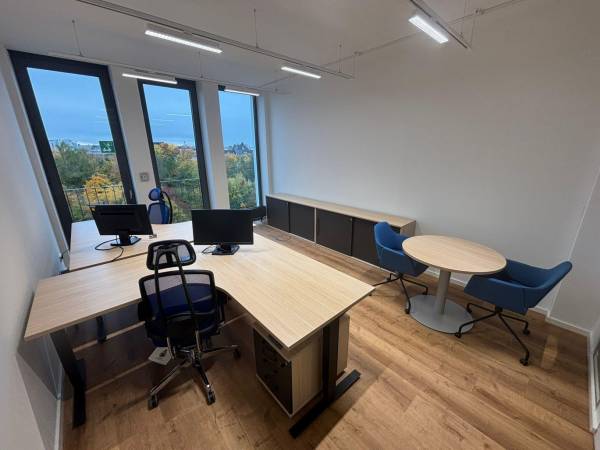 Helle und moderne Bürogemeinschaft in München-Moosach — Bild 3