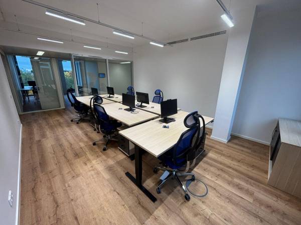 Helle und moderne Bürogemeinschaft in München-Moosach — Bild 4