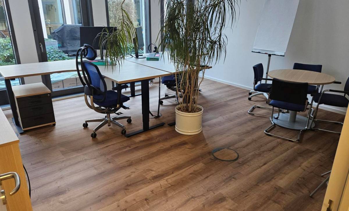 Büro 01