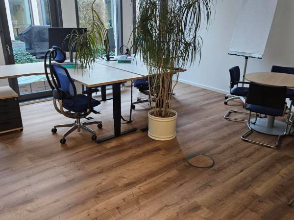 Helle und moderne Bürogemeinschaft in München-Moosach — Bild 6