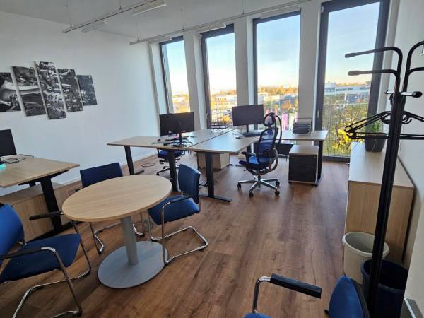 Helle und moderne Bürogemeinschaft in München-Moosach — Bild 8