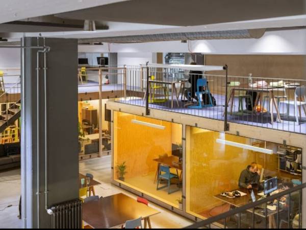 Ruhiger Büroplatz in Bürogemeinschaft in München-Untersendling — Bild 1