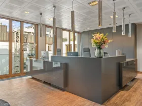 Moderne flexible Bürowelt mit Fleetblick in Hamburg-Neustadt