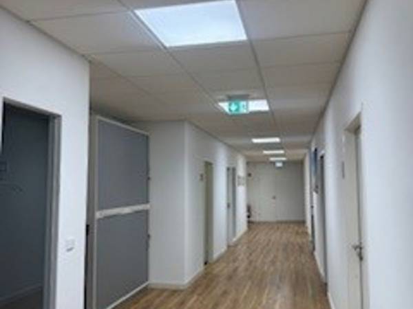 Moderne Bürogemeinschaft mit Alpenblick in Unterhaching — Bild 3
