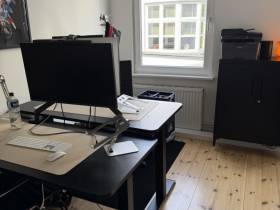 Heller Büroraum für 4 Arbeitsplätze in exklusiver Lage