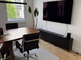 Heller Büroraum für 4 Arbeitsplätze in exklusiver Lage