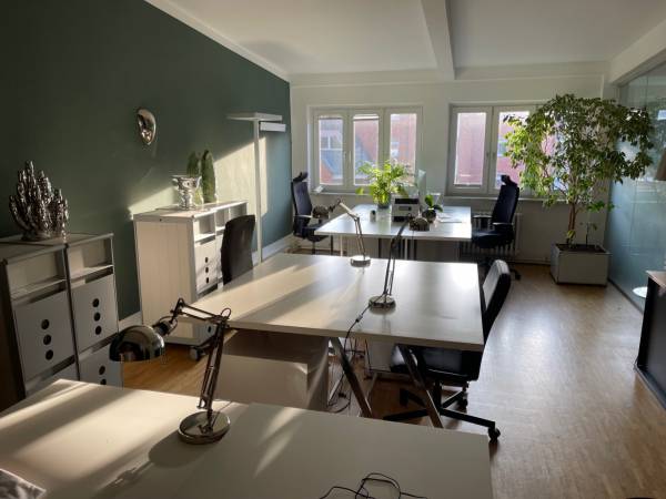 Sonnendurchflutete Bürogemeinschaft im Kontorhaus in Hamburg-Altstadt — Bild 6