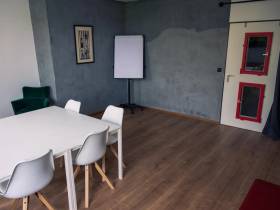 Ruhiges Einzelbüro ca. 30 m² im Kunstlabor | ab sofort