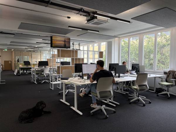 Lebendige Startup-Bürogemeinschaft in München — Bild 1