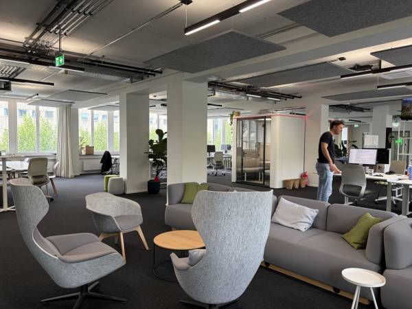 Lebendige Startup-Bürogemeinschaft in München — Bild 3