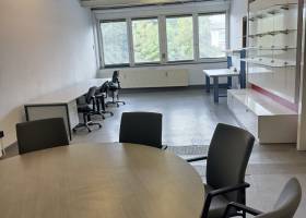 Büro aus dem Meetingraum