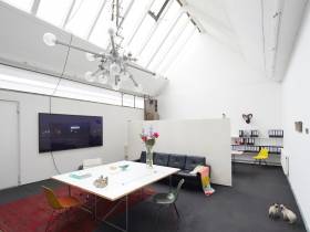 Helle Bürogemeinschaft im Loftbüro in Berlin Kreuzberg
