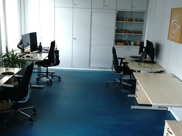 Schreibtischplatz in Leipzig (Zentrum-Ost) – Helle Bürogemeinschaft in Leipzig Zentrum-Ost — Bild 1