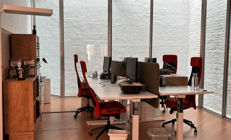 Empfangsraum mit zusätzlichen optional Arbeitsplätzen