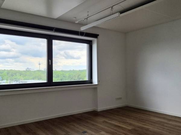 Modernes Büro im Industrielook in Köln-Nippes — Bild 3