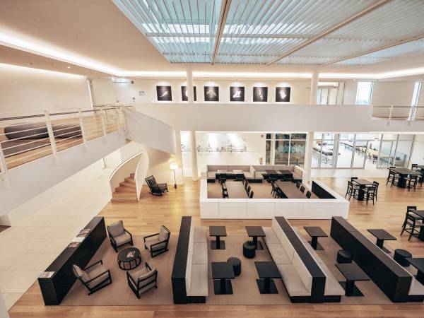 Moderne Bürogemeinschaft mit Elbblick in Hamburg-HafenCity — Bild 2