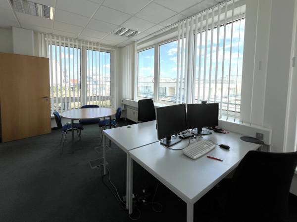 Helle Büroräume in Bürogemeinschaft mit Terrasse in — Bild 5