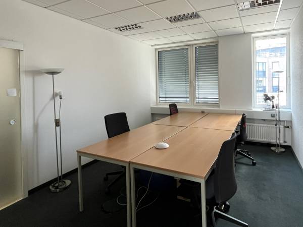 Helle Büroräume in Bürogemeinschaft mit Terrasse in — Bild 4