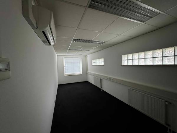 Großzügiges Bürogebäude in ruhigem Gewerbepark in Düsseldorf-Benrath — Bild 5