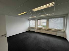 Büroflächen in ruhigem Gewerbepark in Düsseldorf-Benrath