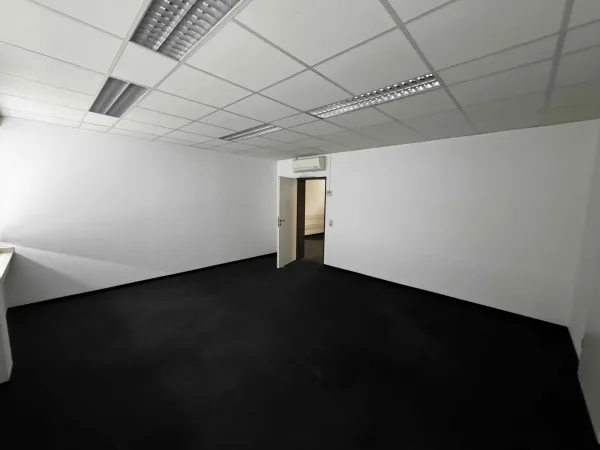 Bürofläche in Düsseldorf (Reisholz) – Moderne Büroflächen in ruhigem Gewerbepark in Düsseldorf-Reisholz — Bild 1