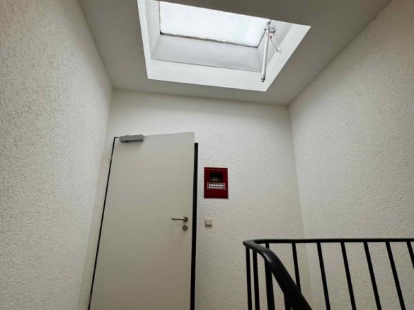 Großzügiges Bürogebäude in ruhigem Gewerbepark in Düsseldorf-Benrath — Bild 8
