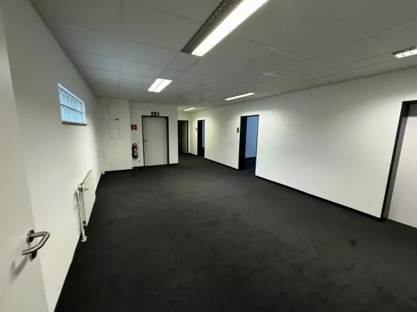 Bürofläche in Düsseldorf (Reisholz) – Moderne Büroflächen in ruhigem Gewerbepark in Düsseldorf-Reisholz — Bild 3